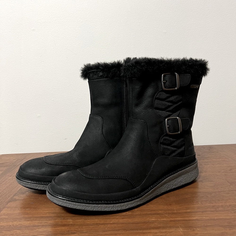 Merrell Women’s boots SZ 7.5